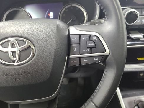 Used 2023 Toyota Highlander XLE AWD/4WD image 26
