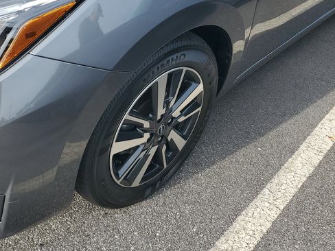 Used 2025 Nissan Versa SV image 6