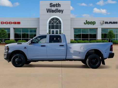 New 2026 RAM 3500 Tradesman AWD/4WD image 4