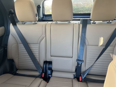 New 2025 Land Rover Discovery Metropolitan Edition image 28