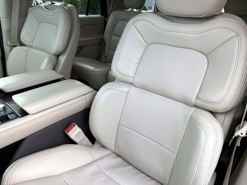 Used 2021 Lincoln Navigator 2WD image 20