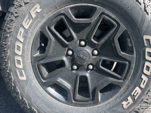 Used 2014 Jeep Wrangler Unlimited Sport image 3