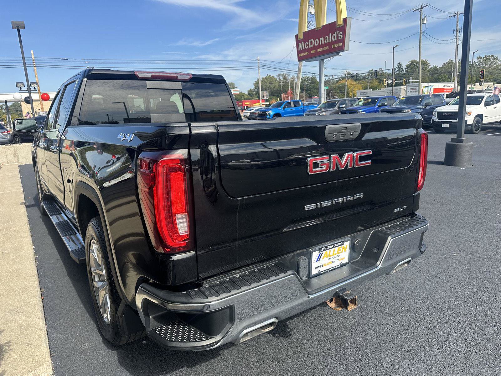 Used 2019 GMC Sierra 1500 SLT w/ SLT Premium Package AWD/4WD image 9