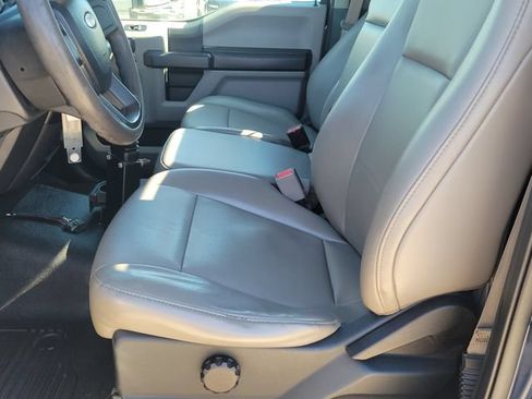 Used 2017 Ford F550 2WD Regular Cab Super Duty image 9