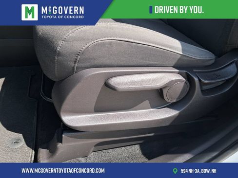 Used 2023 Kia Carnival LX FWD image 17