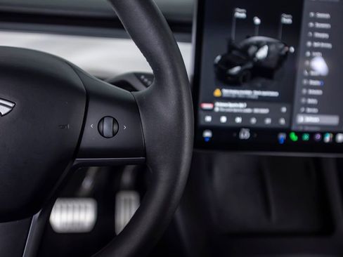 Used 2023 Tesla Model Y Performance AWD/4WD image 33