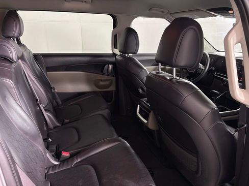 Used 2025 Kia Carnival FWD image 43