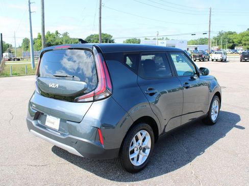 Used 2024 Kia Soul LX w/ Option Group 015 FWD image 17