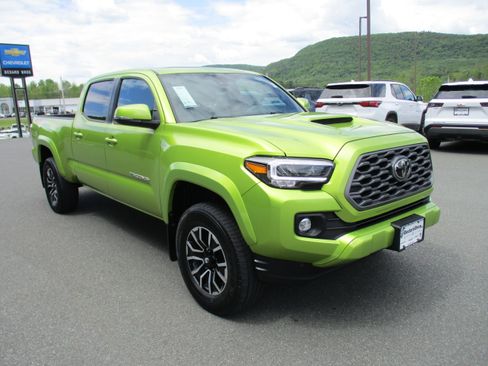 Used 2023 Toyota Tacoma TRD Sport w/ TRD Premium Sport Package AWD/4WD image 3