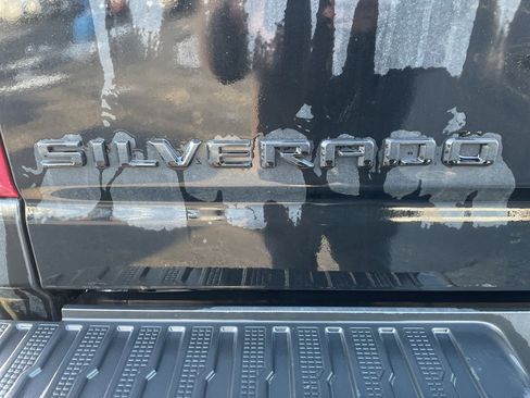 Used 2022 Chevrolet Silverado 2500 LT w/ Convenience Package image 6