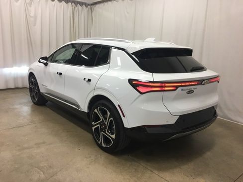 Used 2024 Chevrolet Equinox EV LT image 7