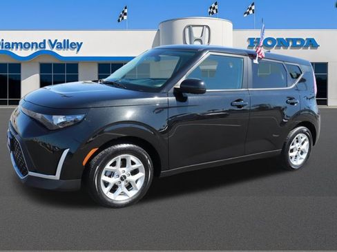 Used 2025 Kia Soul LX w/ LX Technology Package FWD image 3
