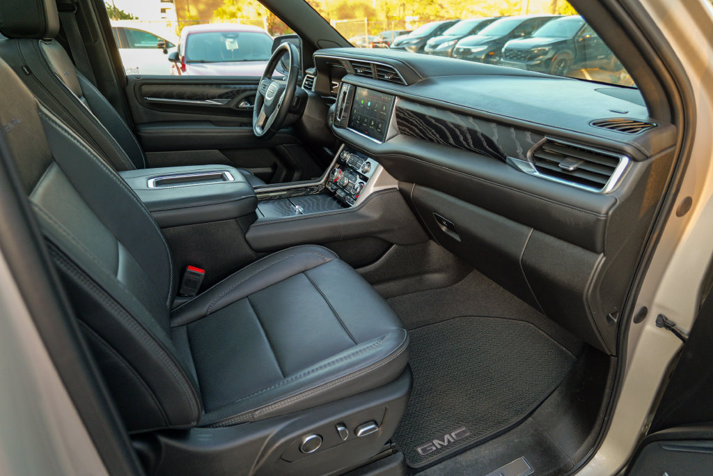 Used 2023 GMC Yukon Denali AWD/4WD image 35