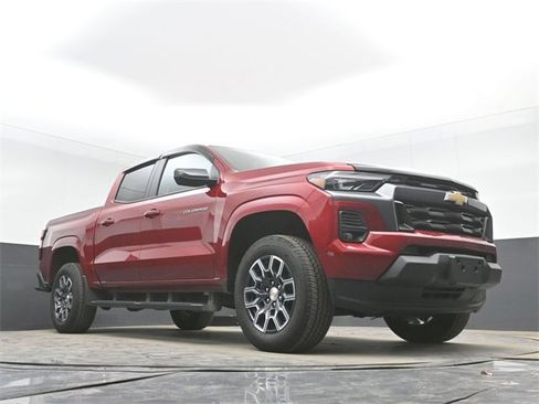 Used 2024 Chevrolet Colorado LT w/ LT Convenience Package III image 40