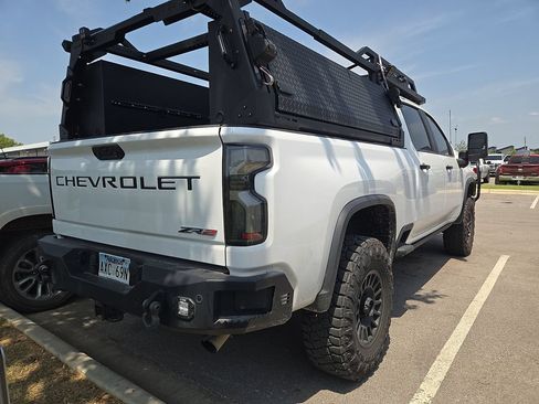 Used 2024 Chevrolet Silverado 2500 ZR2 w/ Technology Package AWD/4WD image 3