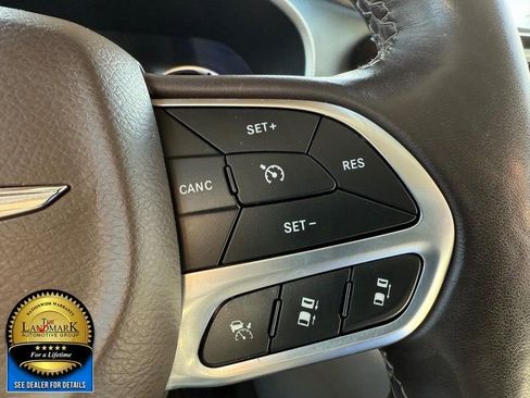 Used 2021 Chrysler Pacifica Touring-L image 11