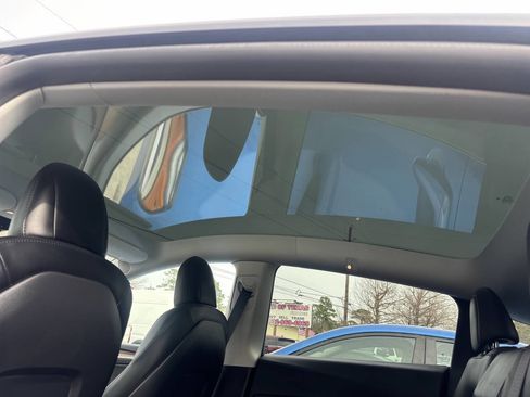 Used 2022 Tesla Model Y Long Range image 8