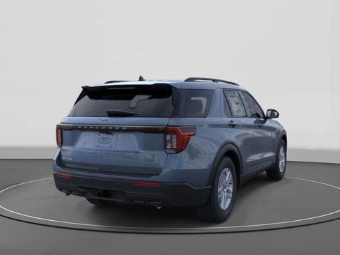 New 2026 Ford Explorer Active RWD image 8