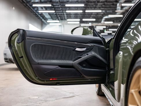 Used 2021 Porsche 718 Cayman GT4 RWD image 9