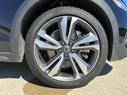 Certified 2025 Volvo V60 B5 Cross Country Plus AWD/4WD image 9