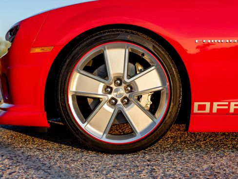 Used 2011 Chevrolet Camaro SS w/ LPO, Ground Effects Package image 32