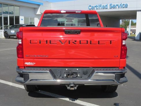 Used 2022 Chevrolet Silverado 1500 LT AWD/4WD image 5