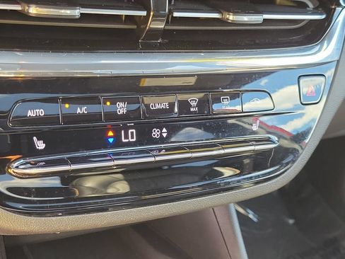 Certified 2025 Buick Envista Avenir FWD image 27