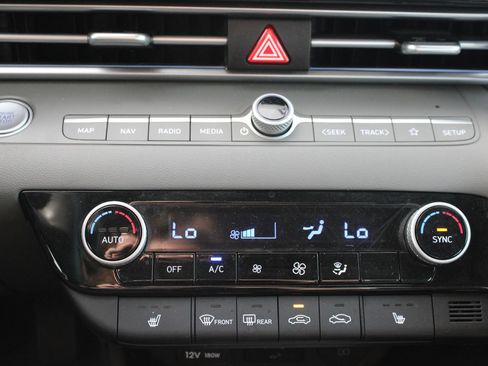 Used 2025 Hyundai Elantra SEL FWD image 16