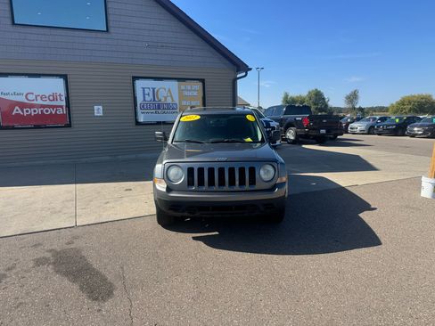 Used 2012 Jeep Patriot Sport 4WD image 2