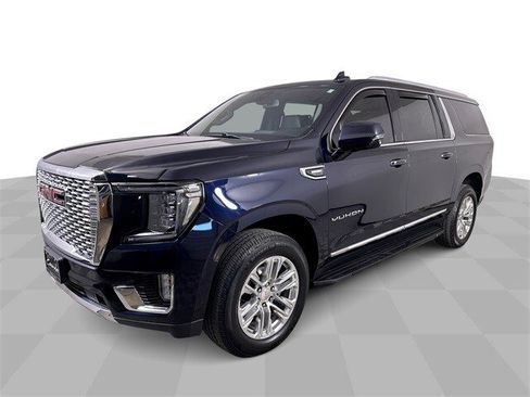 Used 2021 GMC Yukon XL SLT w/ SLT Premium Package image 4