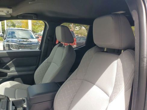 Used 2025 Toyota Tacoma SR5 image 15