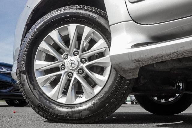Used 2016 Lexus GX 460 w/ Premium Package AWD/4WD image 16