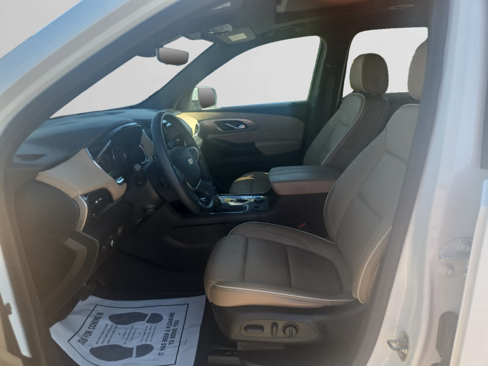 Used 2023 Chevrolet Traverse Premier FWD image 9