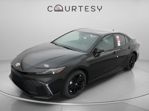 Used 2026 Toyota Camry SE FWD image 33