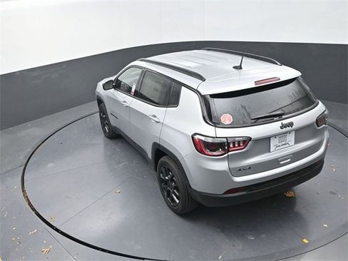 New 2026 Jeep Compass Latitude image 13