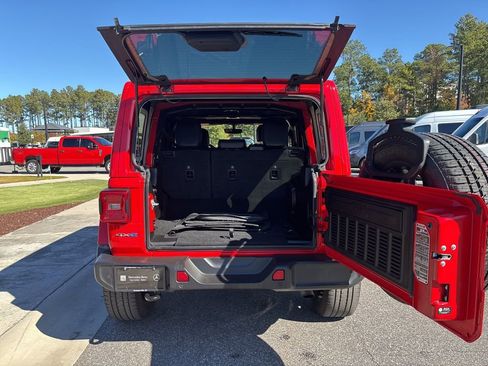 Used 2021 Jeep Wrangler Unlimited Sahara w/ Cold Weather Group AWD/4WD image 11