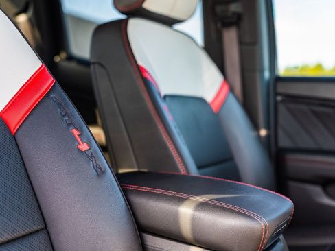 Used 2023 GMC Canyon AT4X image 18