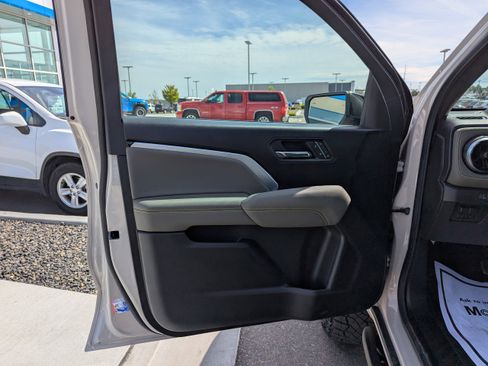 New 2026 Chevrolet Colorado ZR2 w/ Midnight Edition AWD/4WD image 8