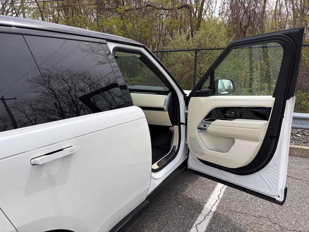 New 2025 Land Rover Range Rover SE AWD/4WD image 14