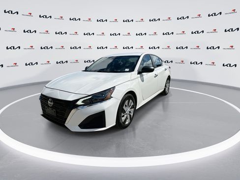Used 2024 Nissan Altima 2.5 S FWD image 4