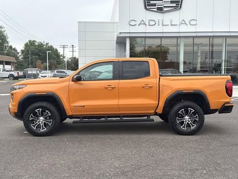 Used 2025 GMC Canyon AT4 w/ Technology Plus Package AWD/4WD image 10