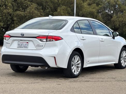 Used 2023 Toyota Corolla LE w/ LE Convenience Package image 4