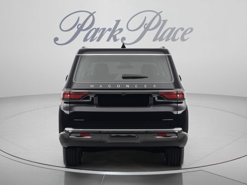 Used 2023 Jeep Wagoneer Series II AWD/4WD image 4