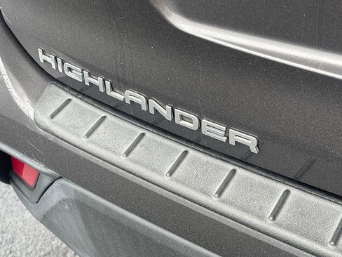 Used 2022 Toyota Highlander XLE FWD image 37