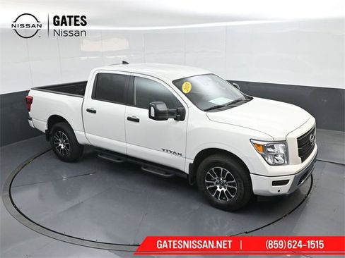 Used 2024 Nissan Titan SV w/ SV Convenience Package image 42