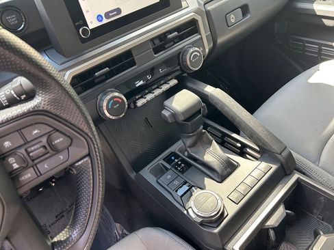 Used 2025 Toyota Tacoma SR5 AWD/4WD image 18