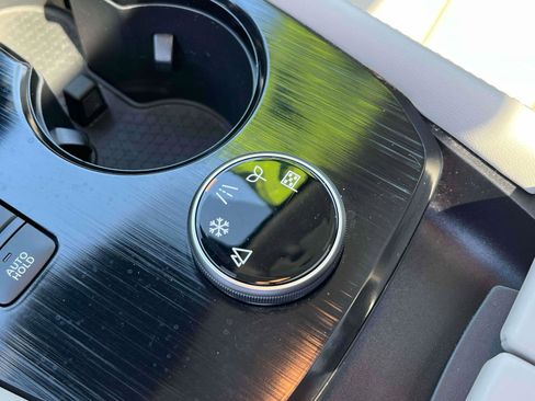 Used 2023 Nissan Rogue SL image 11