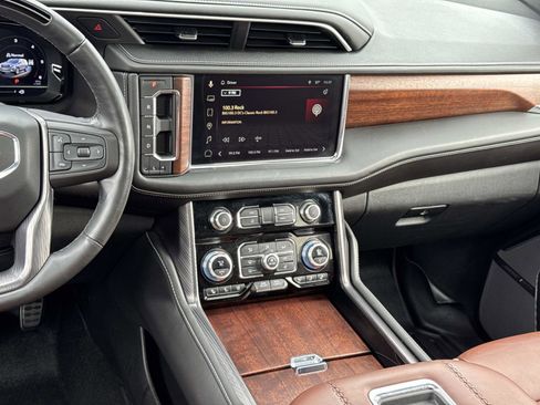 Used 2023 GMC Yukon Denali Ultimate image 3