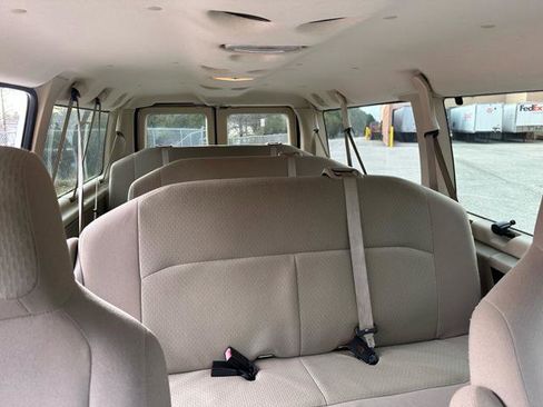 Used 2011 Ford E-350 and Econoline 350 XLT image 18