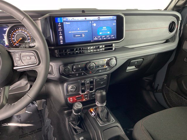 Used 2025 Jeep Wrangler Unlimited Rubicon w/ Convenience Group AWD/4WD image 28